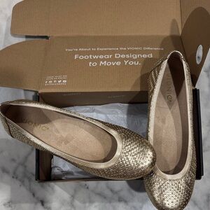 Vionic Women's Shimmering Gold Loafers